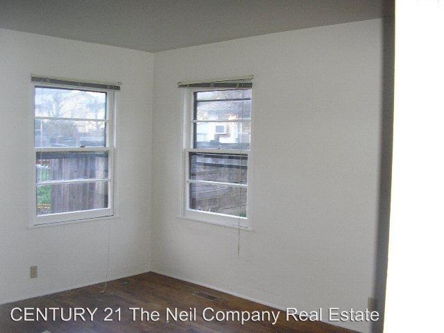 2714 NE Douglas Ave - Photo 3 of 10