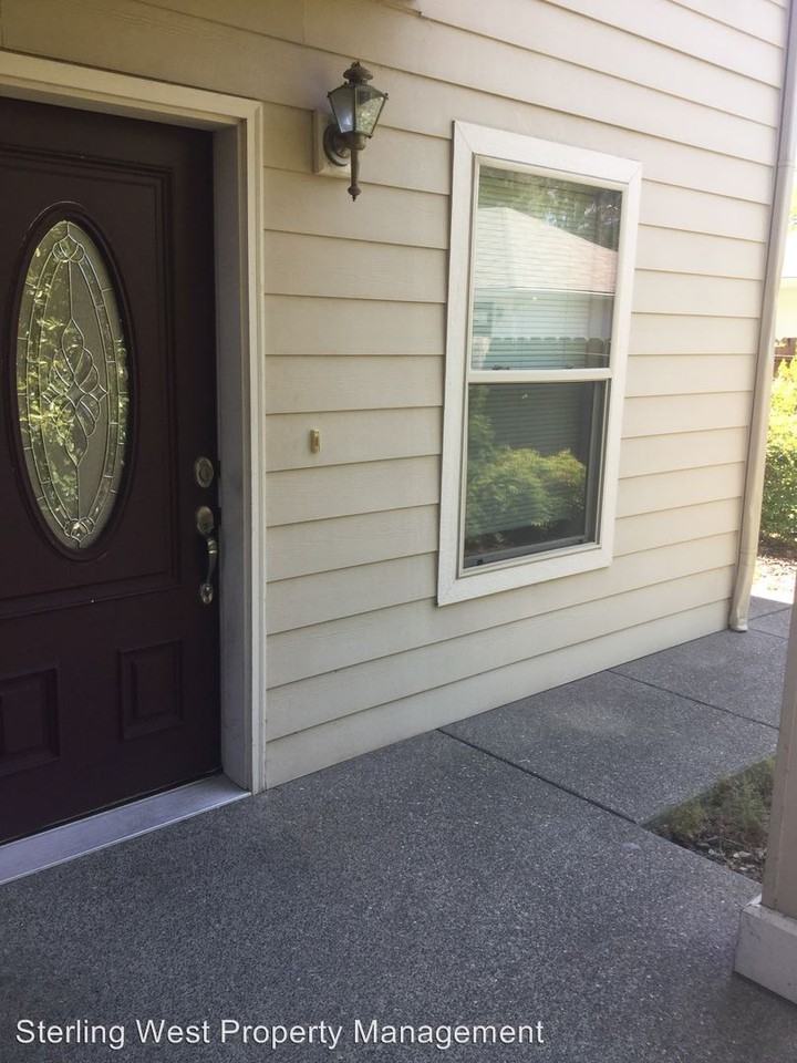 424 Pine St - Photo 2 of 12