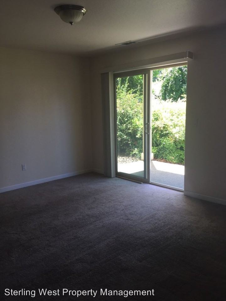 424 Pine St - Photo 3 of 12