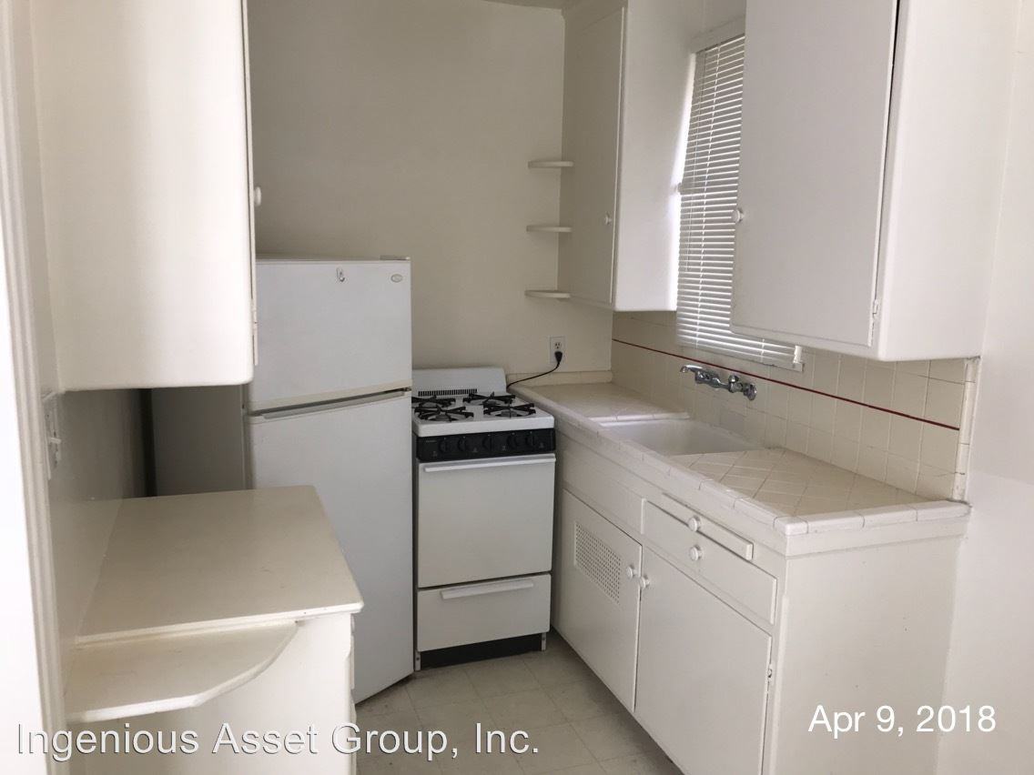 209 S. Reeves Dr. - Photo 2 of 9