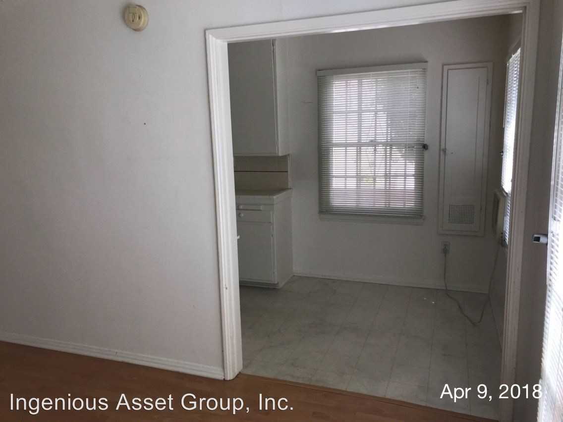 209 S. Reeves Dr. - Photo 3 of 9