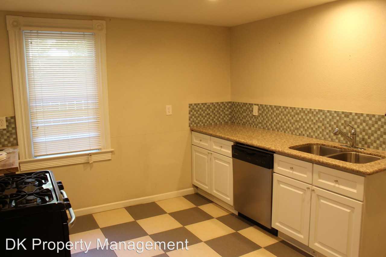 2523 P St - Photo 3 of 5