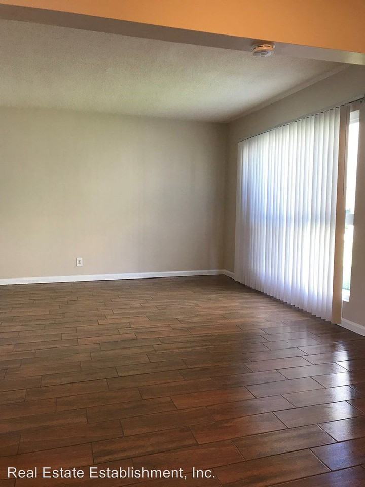 10602 Tibbs Circle - Photo 3 of 6