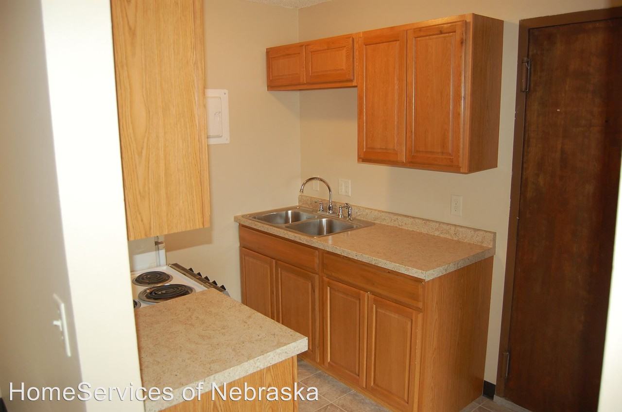 1616 E St - Photo 3 of 13