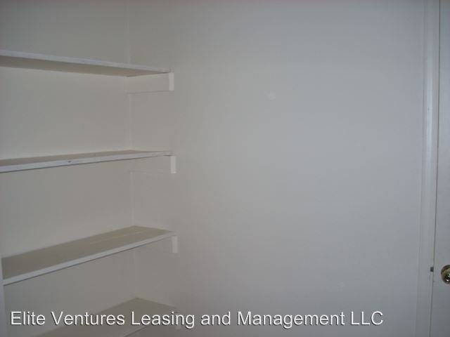 9 Montclair Ct - Photo 3 of 12