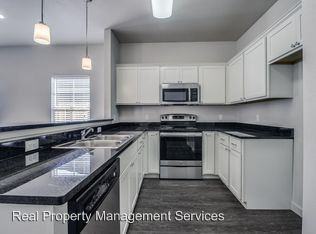 2106 9th St - Photo 2 of 6