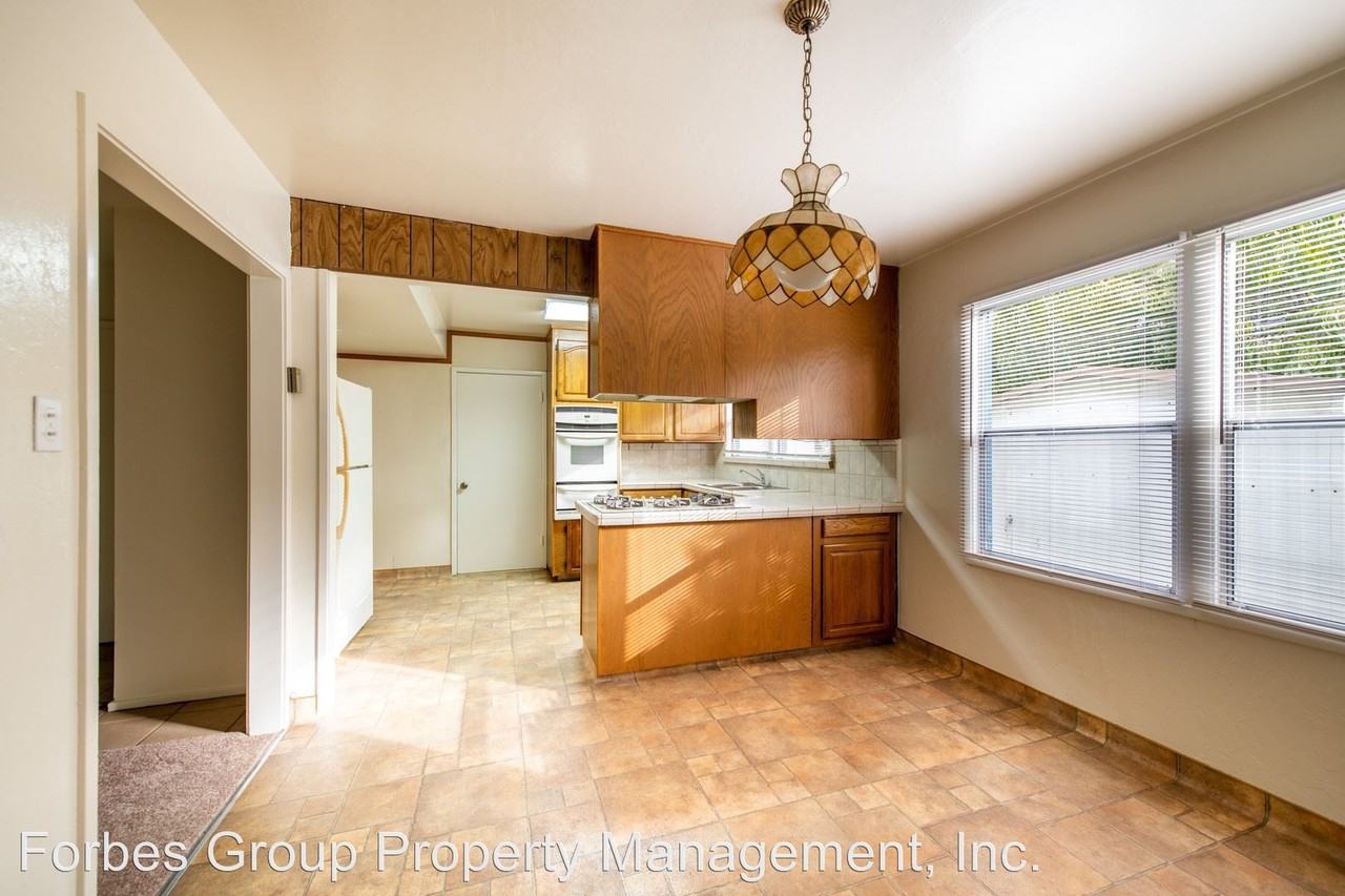 355 Hedge Rd - Photo 3 of 17