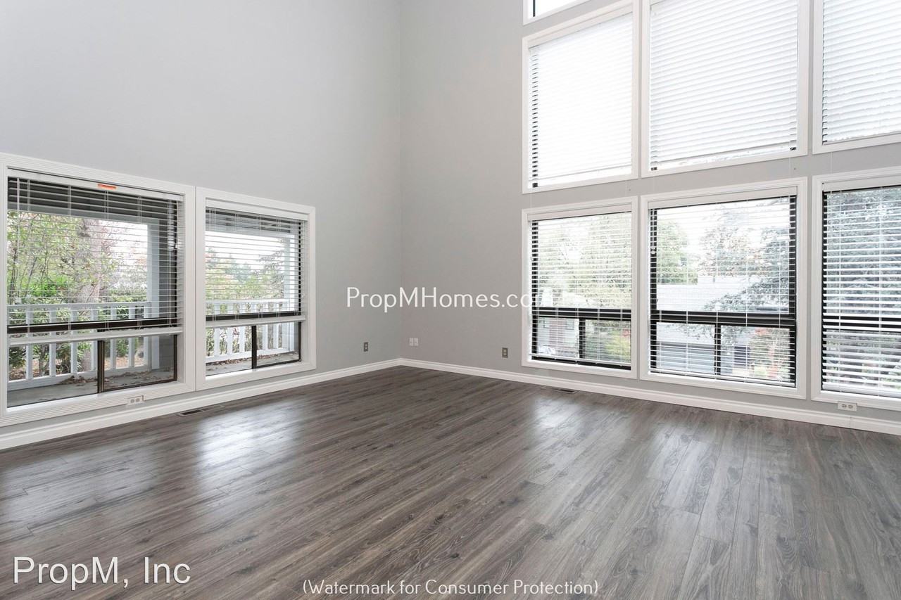 5204 Summit St - Photo 2 of 43