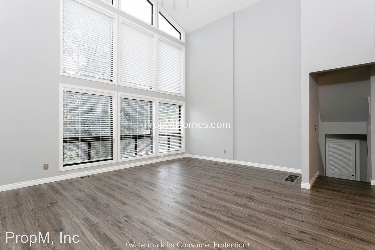 5204 Summit St - Photo 3 of 43