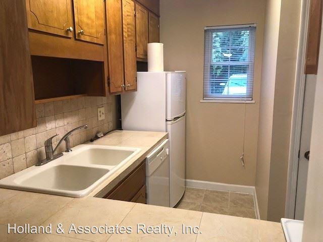 502-504 Carolyn Ct - Photo 2 of 8