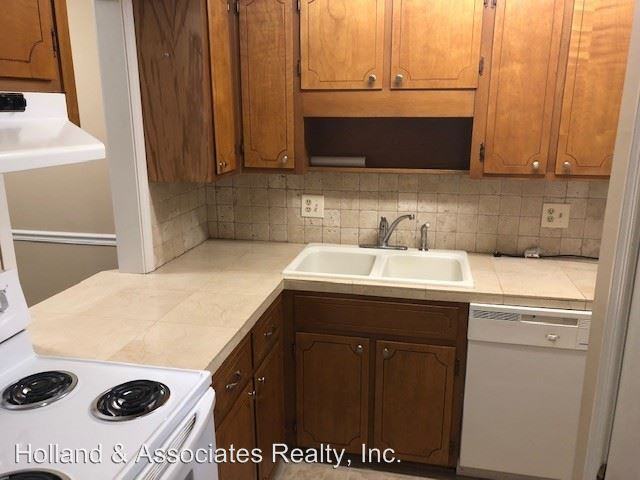 502-504 Carolyn Ct - Photo 3 of 8