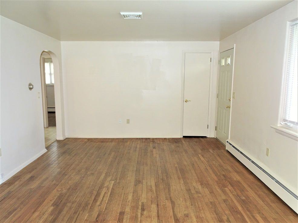 201 N Locust St - Photo 3 of 18