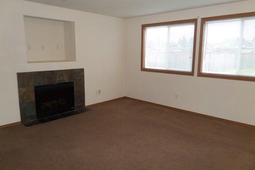 104 167th St E - Photo 3 of 21