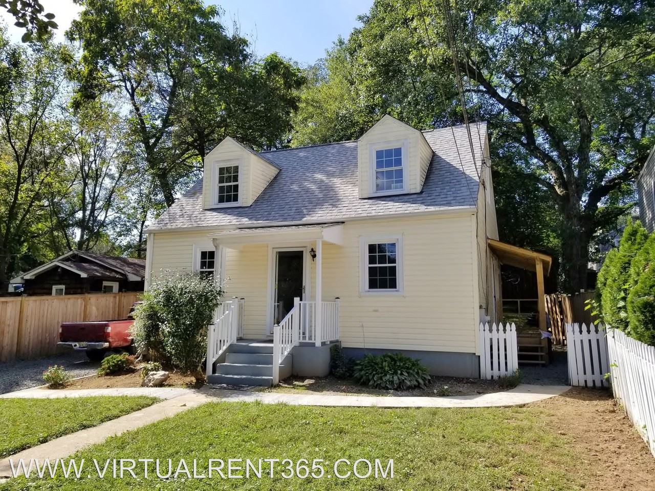 10202 Grant Ave - Photo 2 of 22