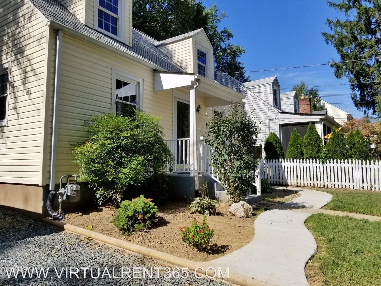 10202 Grant Ave - Photo 3 of 22