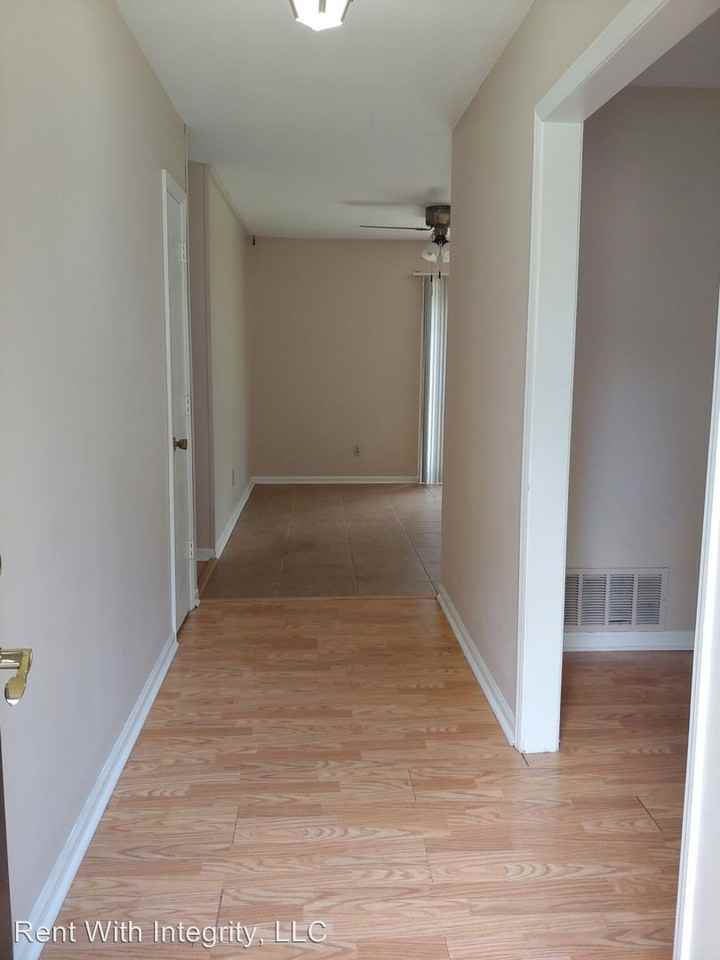1810 Aaron Rd - Photo 2 of 22