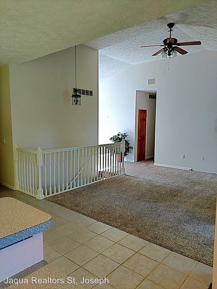 7285 Paw Paw Ave - Photo 3 of 14