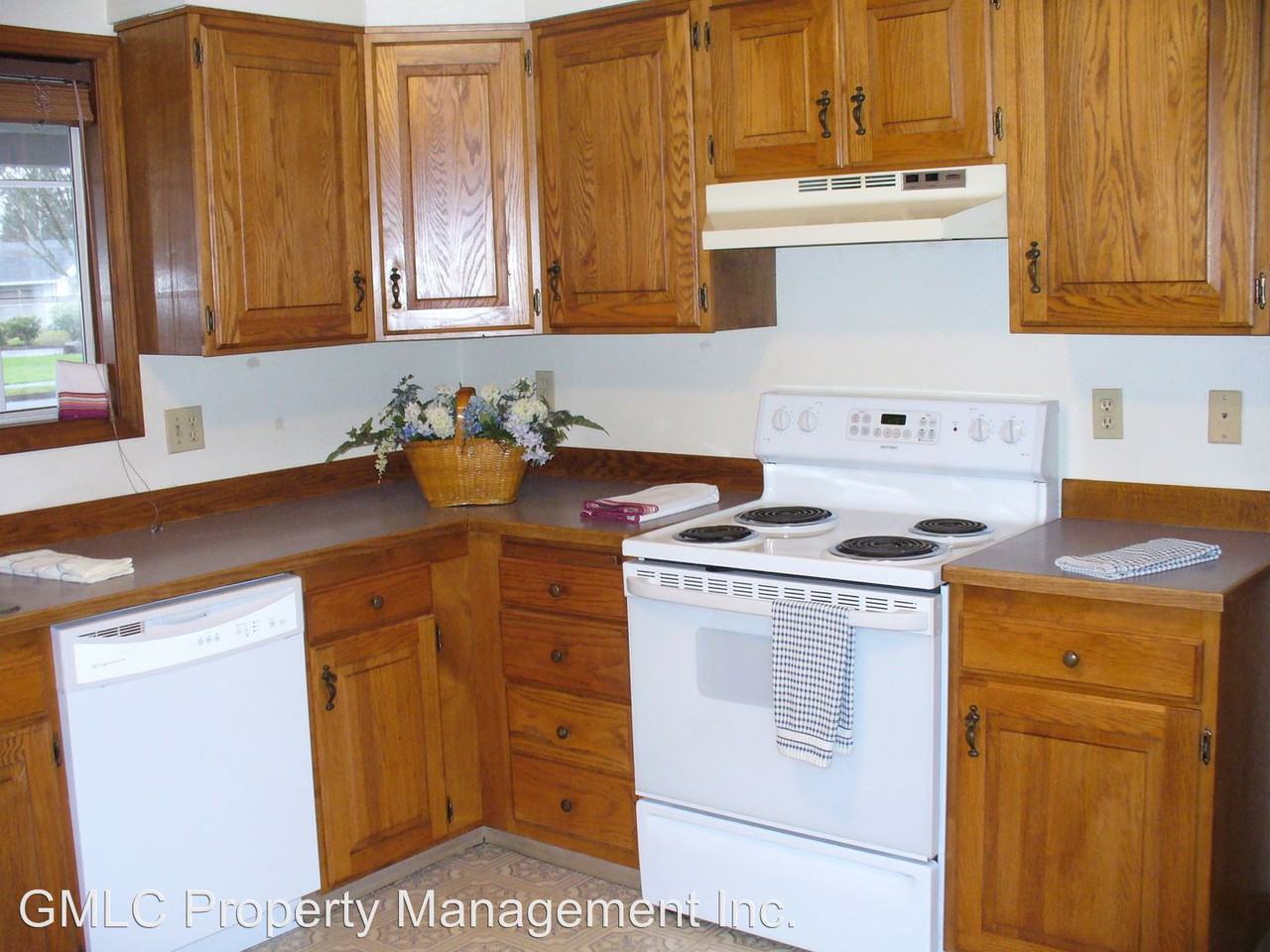 9213 NE 68th St - Photo 2 of 7