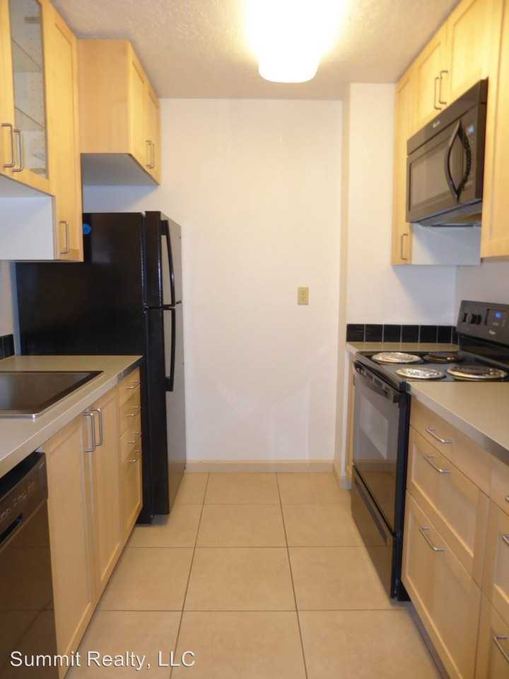 230 S Franklin St - Photo 2 of 10