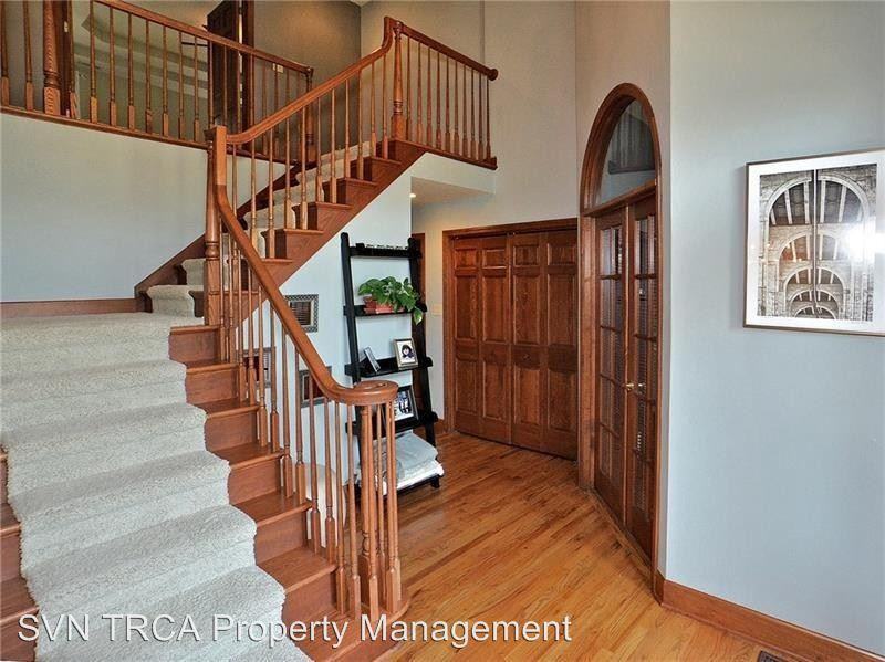 14 Hawthorne Ln - Photo 3 of 9