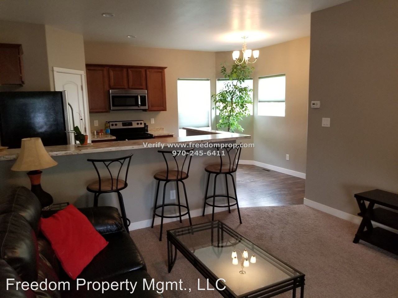 1022 Colorado Ave - Photo 3 of 9