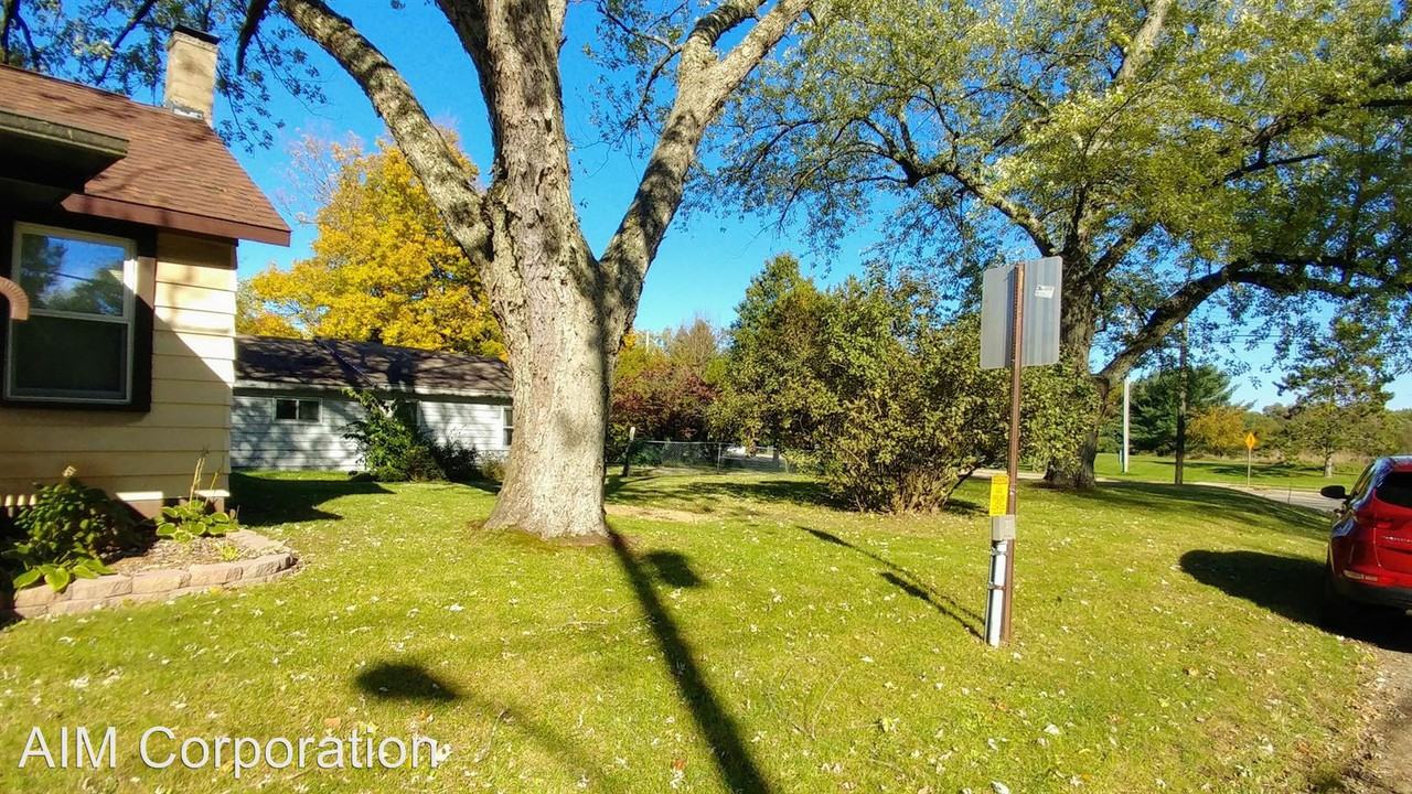 2112 Edgewood Dr - Photo 2 of 13
