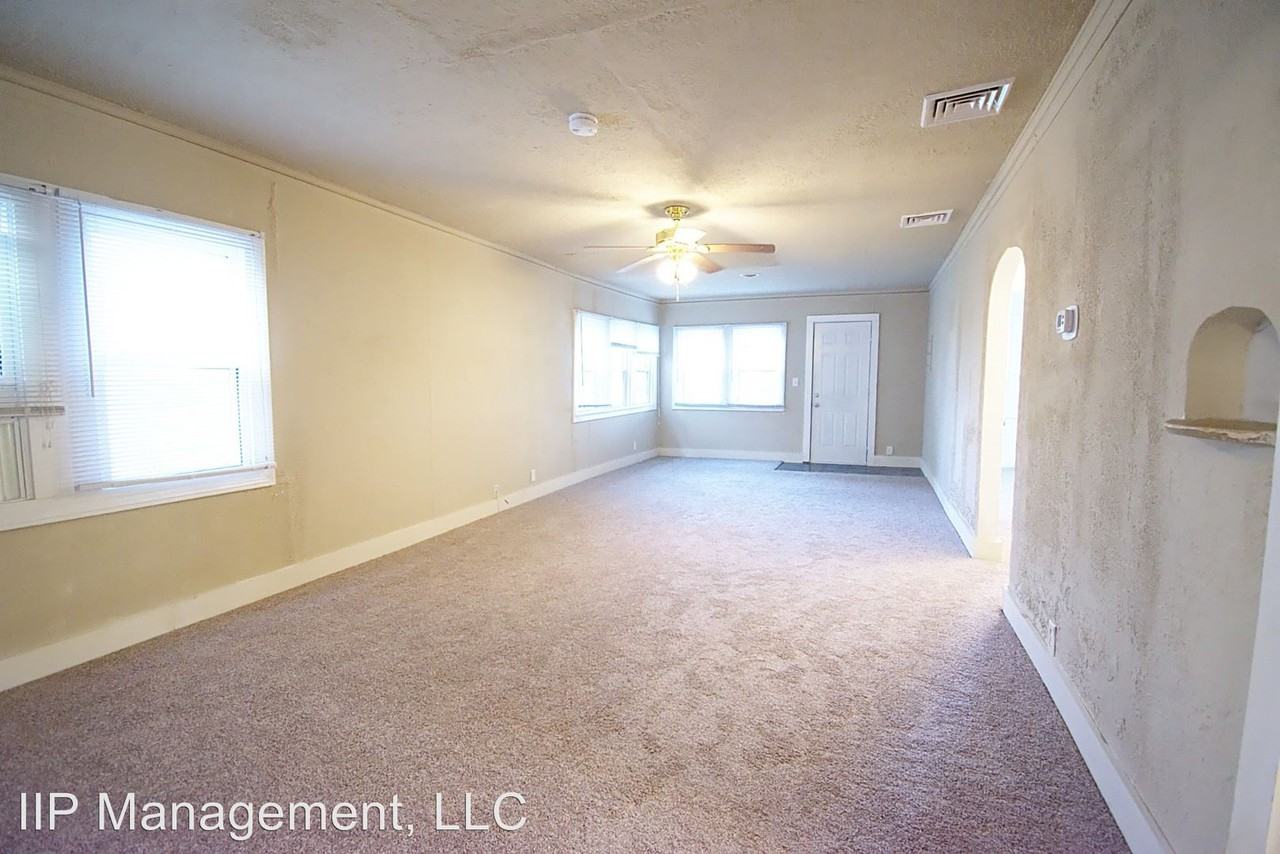 1051 Center Rd - Photo 2 of 8