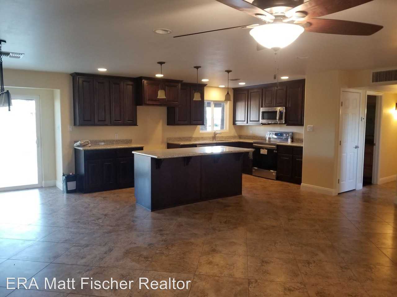 2773 S Maple Ave - Photo 3 of 10