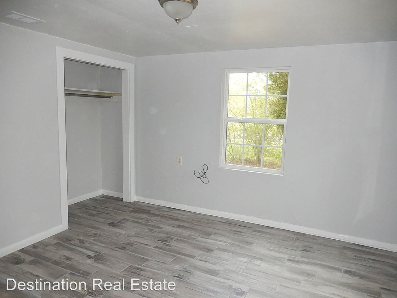 370 Broad Ave - Photo 3 of 15