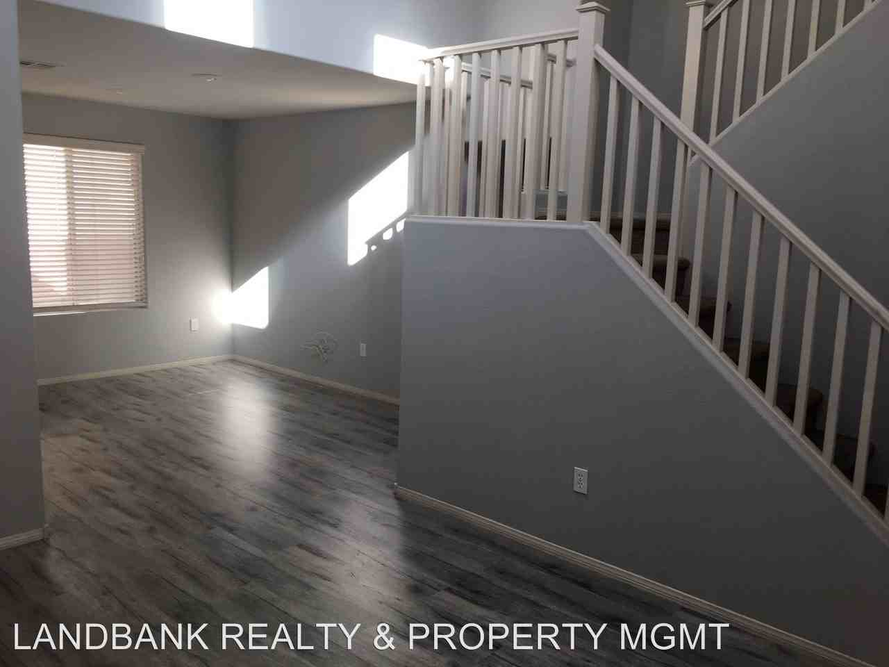 8119 Royal Arches St - Photo 3 of 22