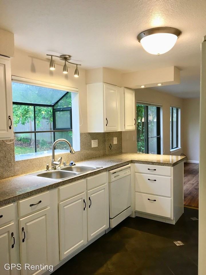 14926 72nd Pl NE - Photo 3 of 27