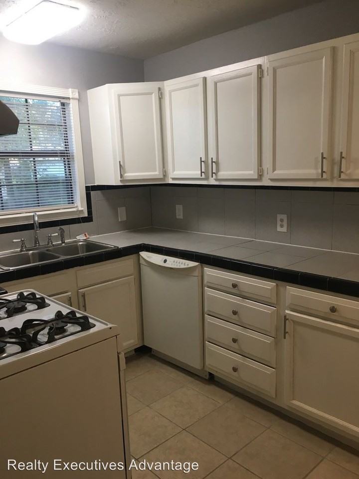 420 Robbie St - Photo 2 of 20