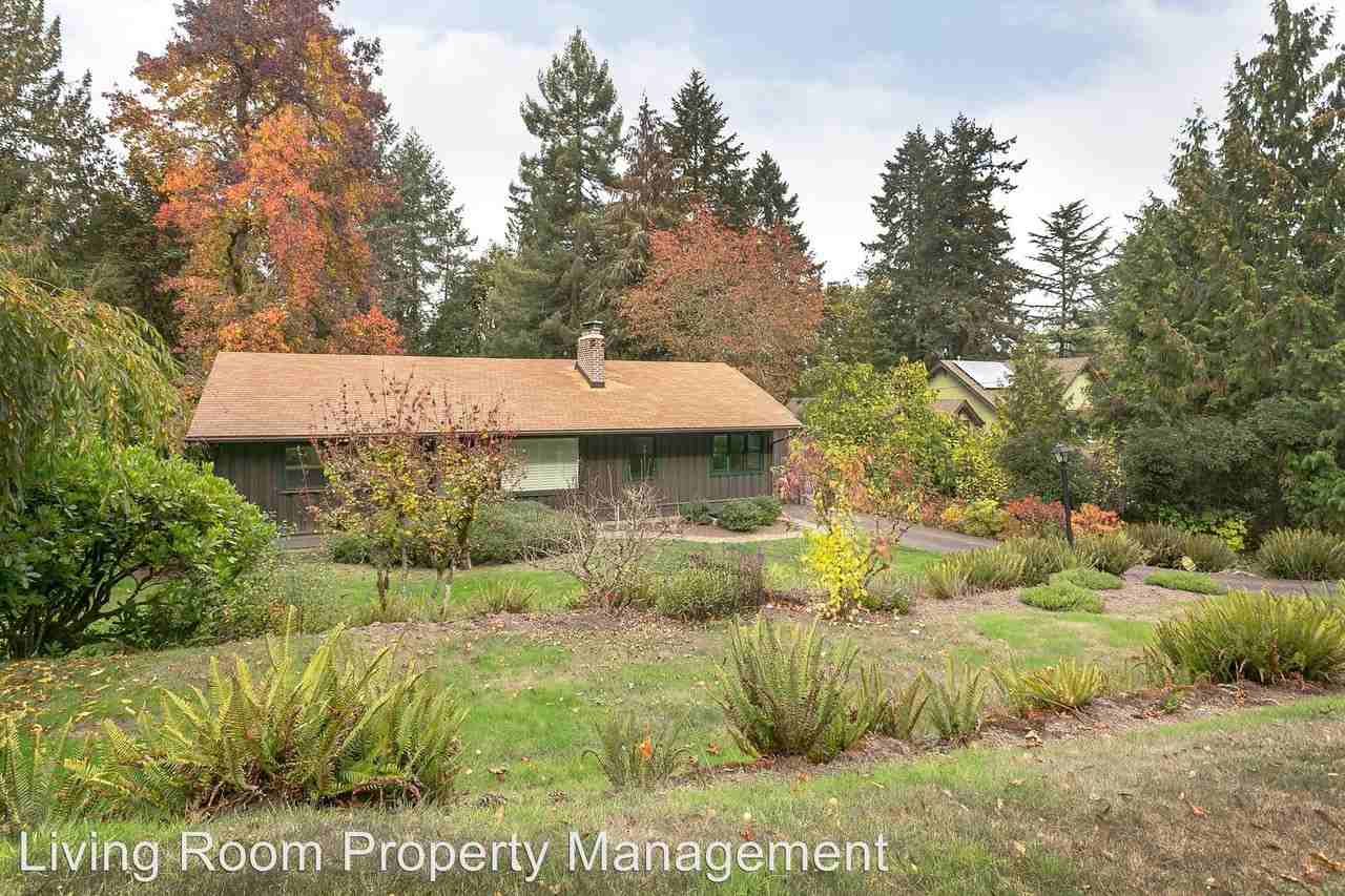 1025 SW Coronado St - Photo 2 of 27