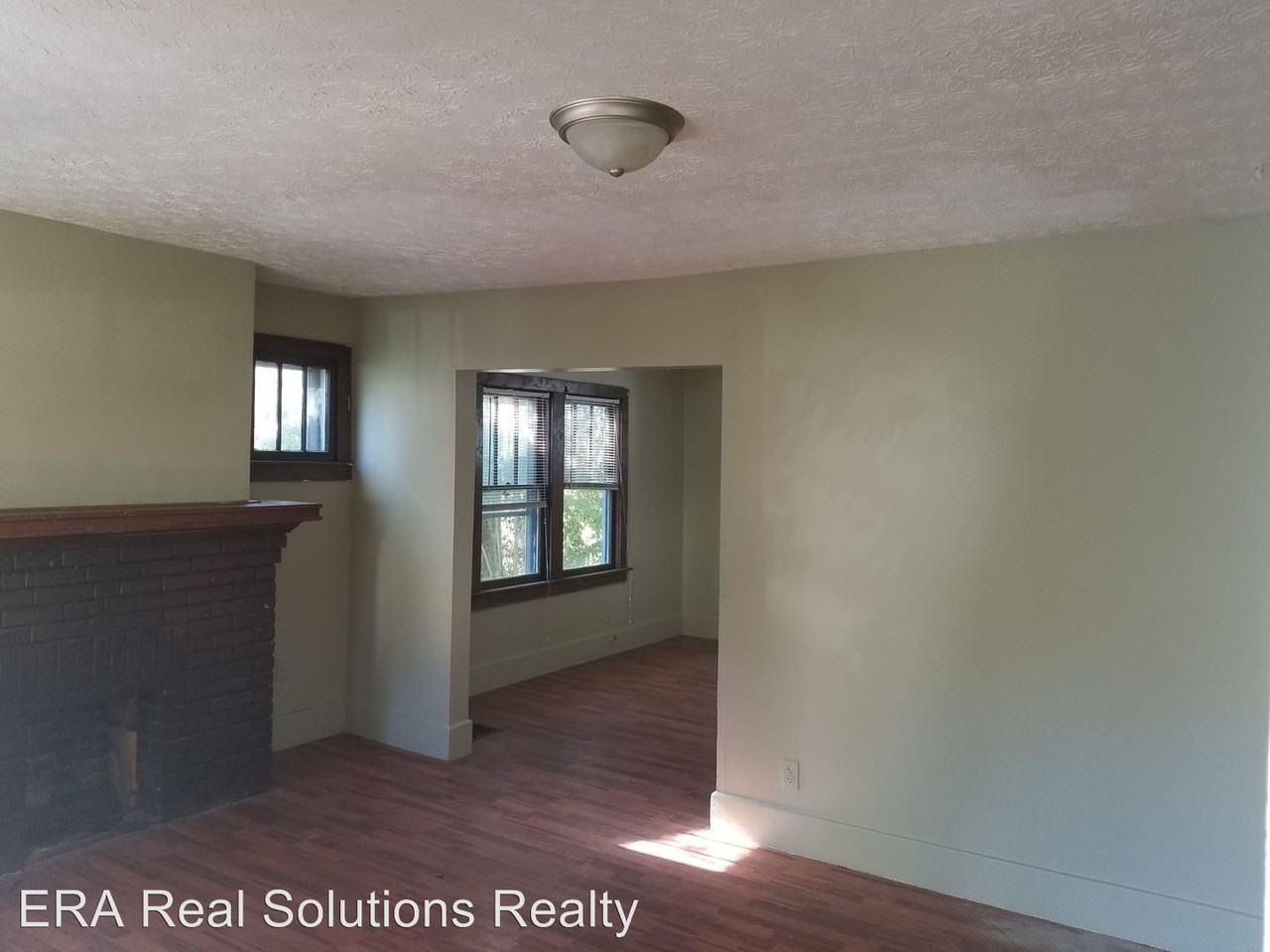 615 S Oakley Ave - Photo 3 of 10