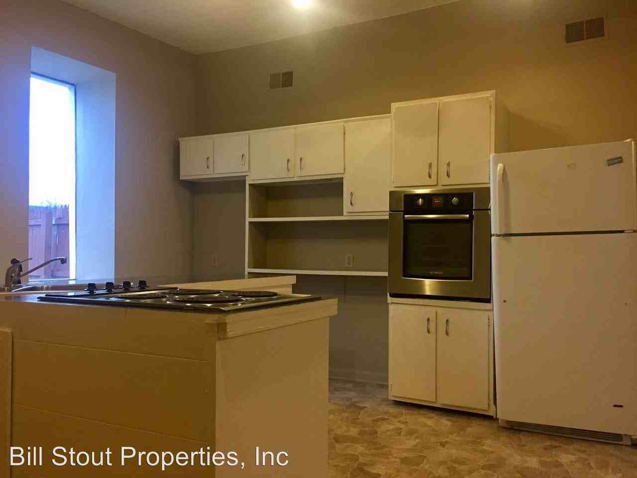 1203 Lexington Rd - Photo 2 of 10