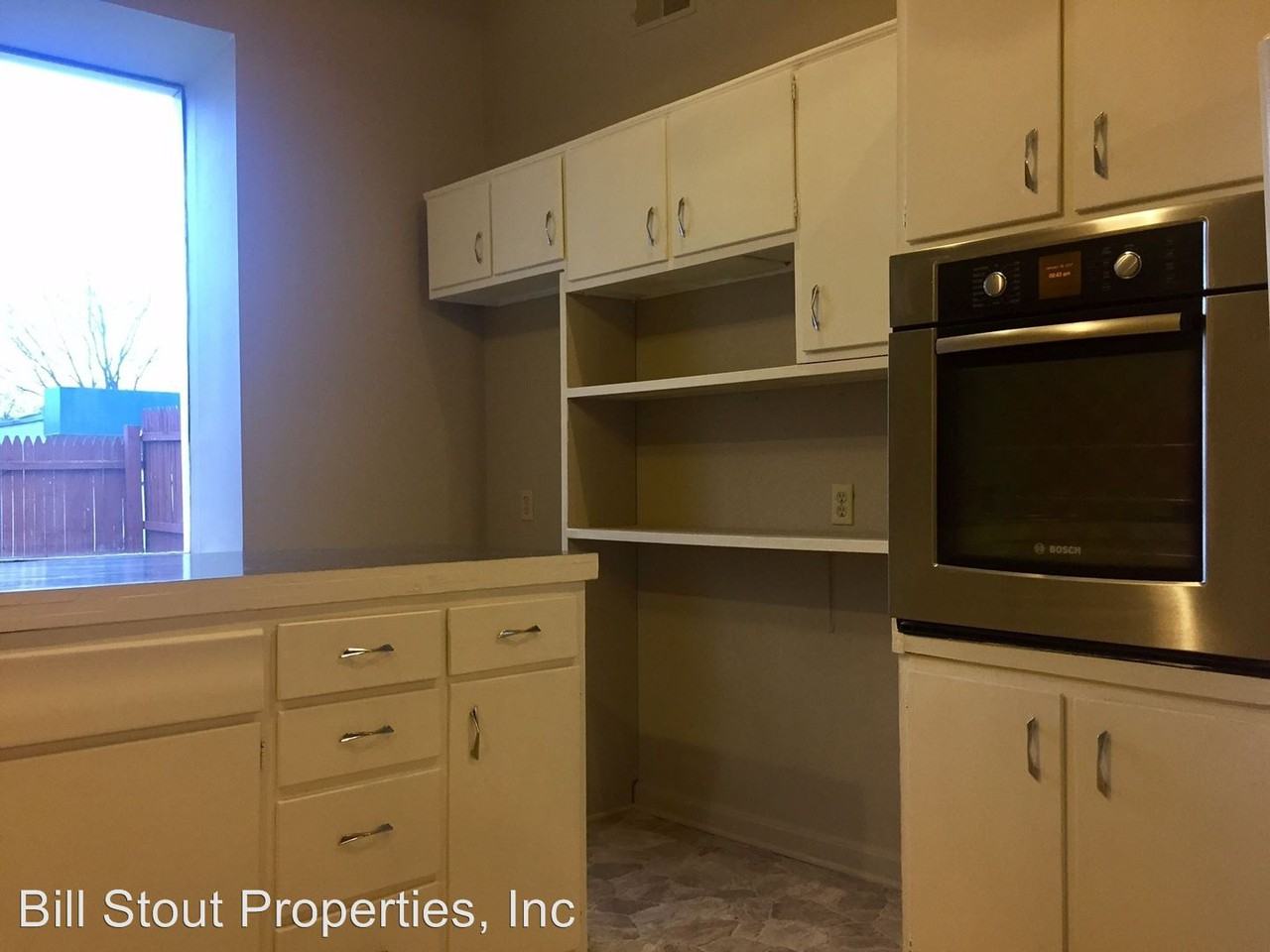 1203 Lexington Rd - Photo 3 of 10