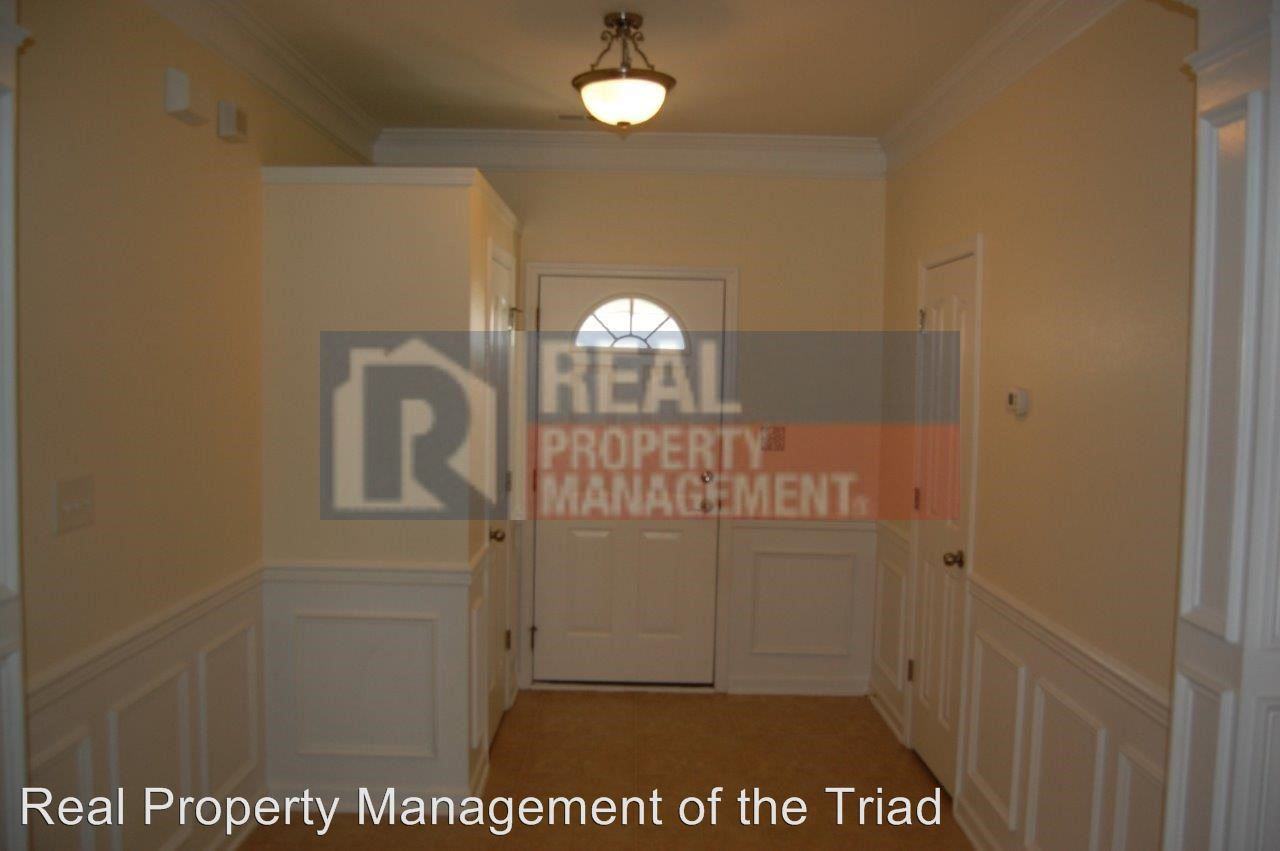 864 Jennifer Ln - Photo 2 of 20