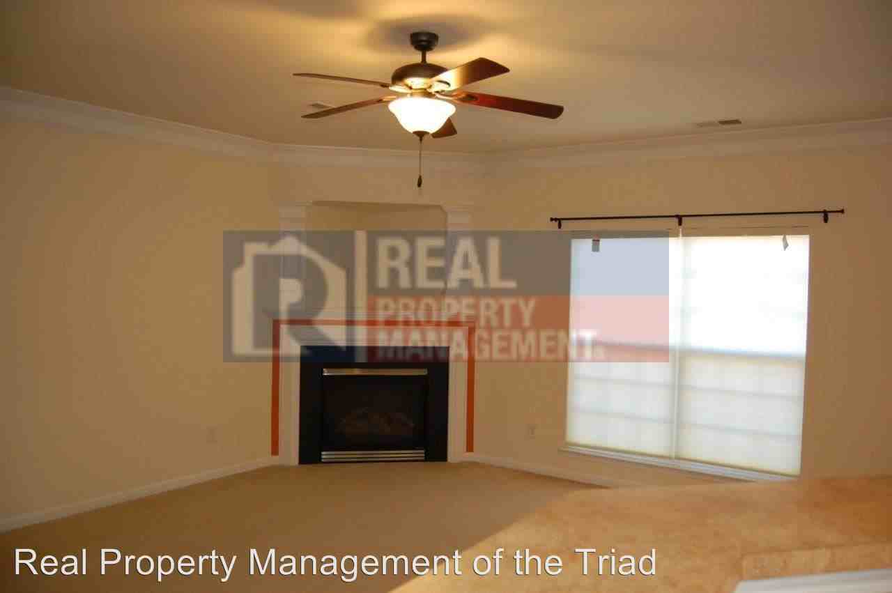 864 Jennifer Ln - Photo 3 of 20