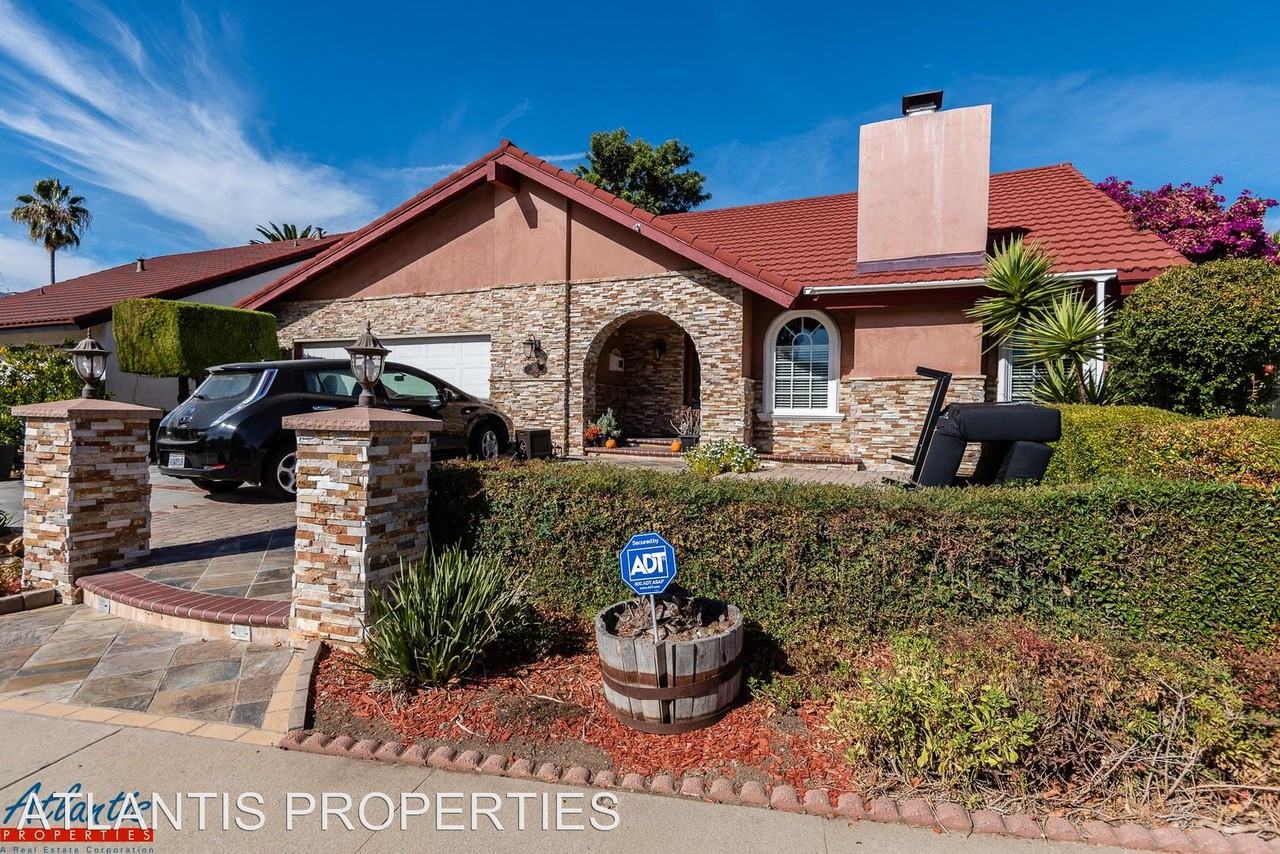 1305 Crossgates Ln - Photo 2 of 17