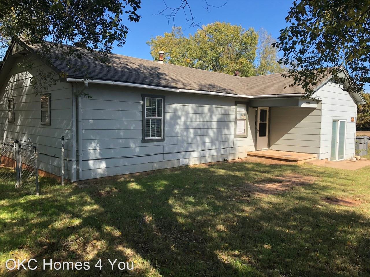 8951 NE 52nd St - Photo 2 of 12