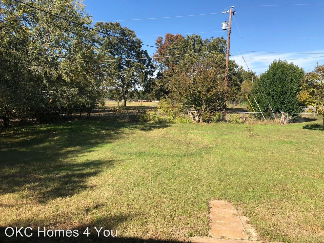 8951 NE 52nd St - Photo 3 of 12