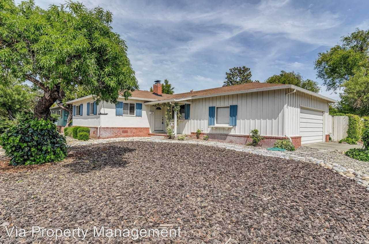 3918 Newcastle Rd - Photo 3 of 17