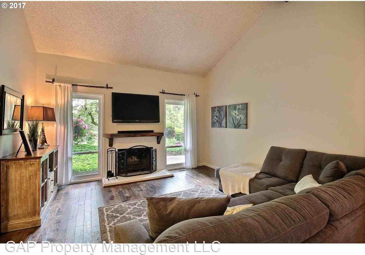 2133 SW Marigold St - Photo 3 of 16