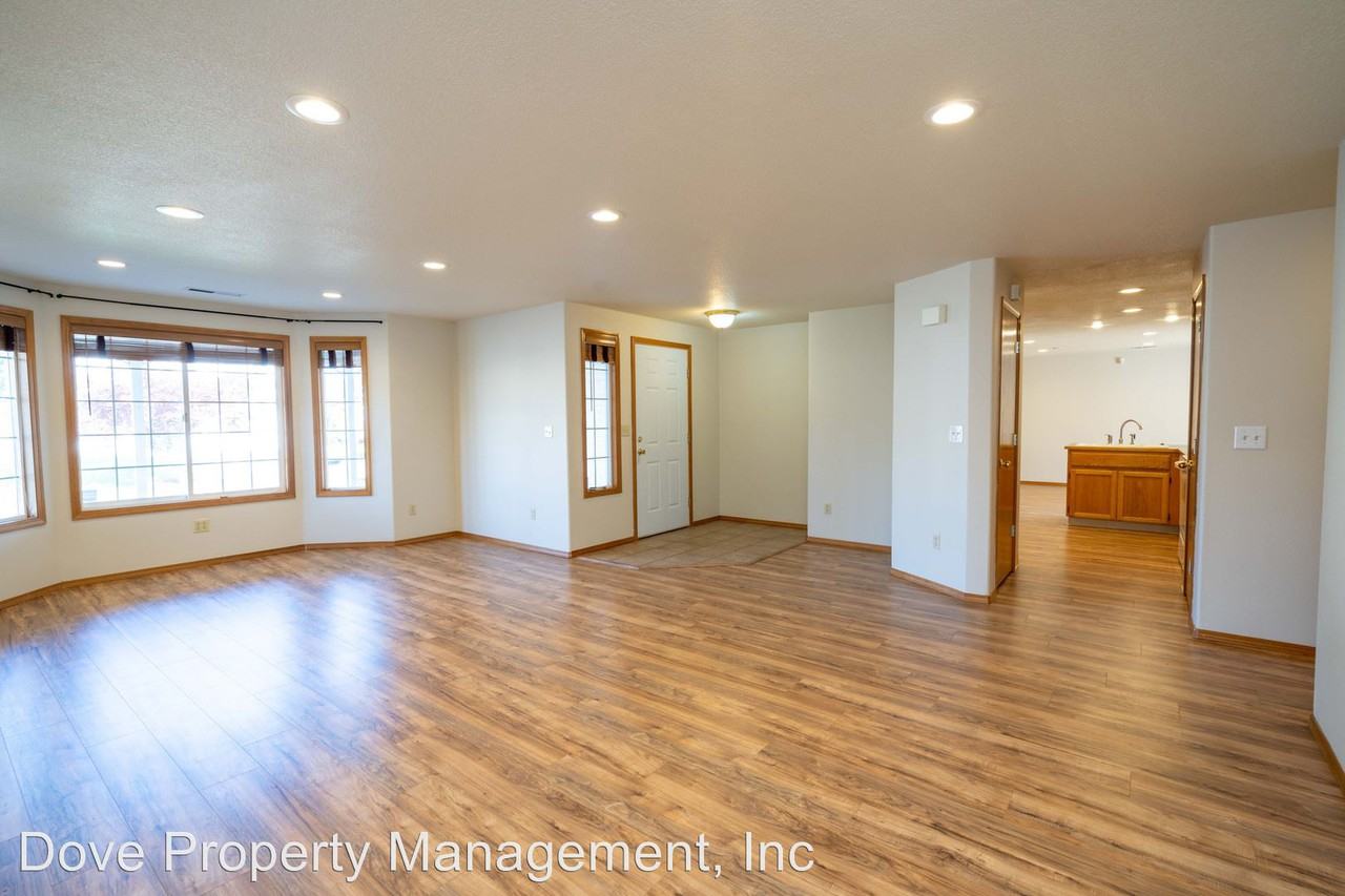 13301 NE 91st St - Photo 3 of 18