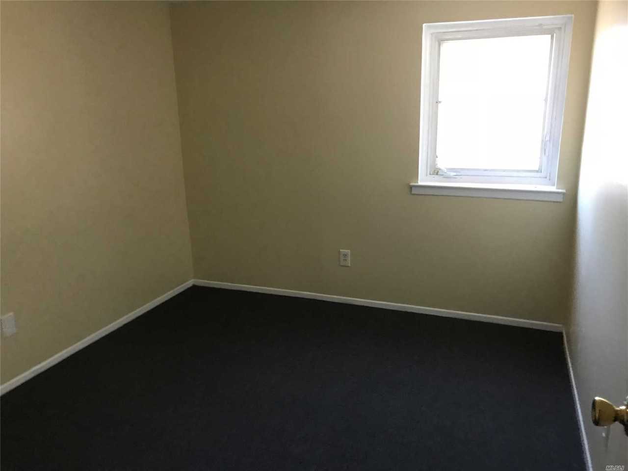 6 Ethan Allen Ct - Photo 3 of 8