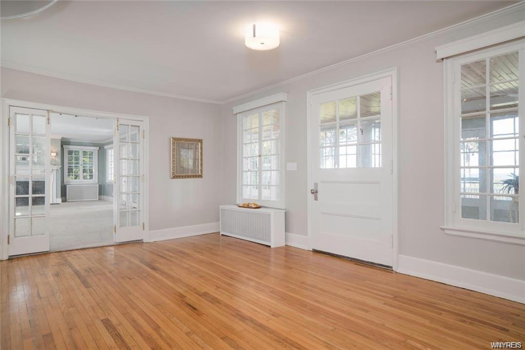 6768 Lake Shore Rd - Photo 3 of 31