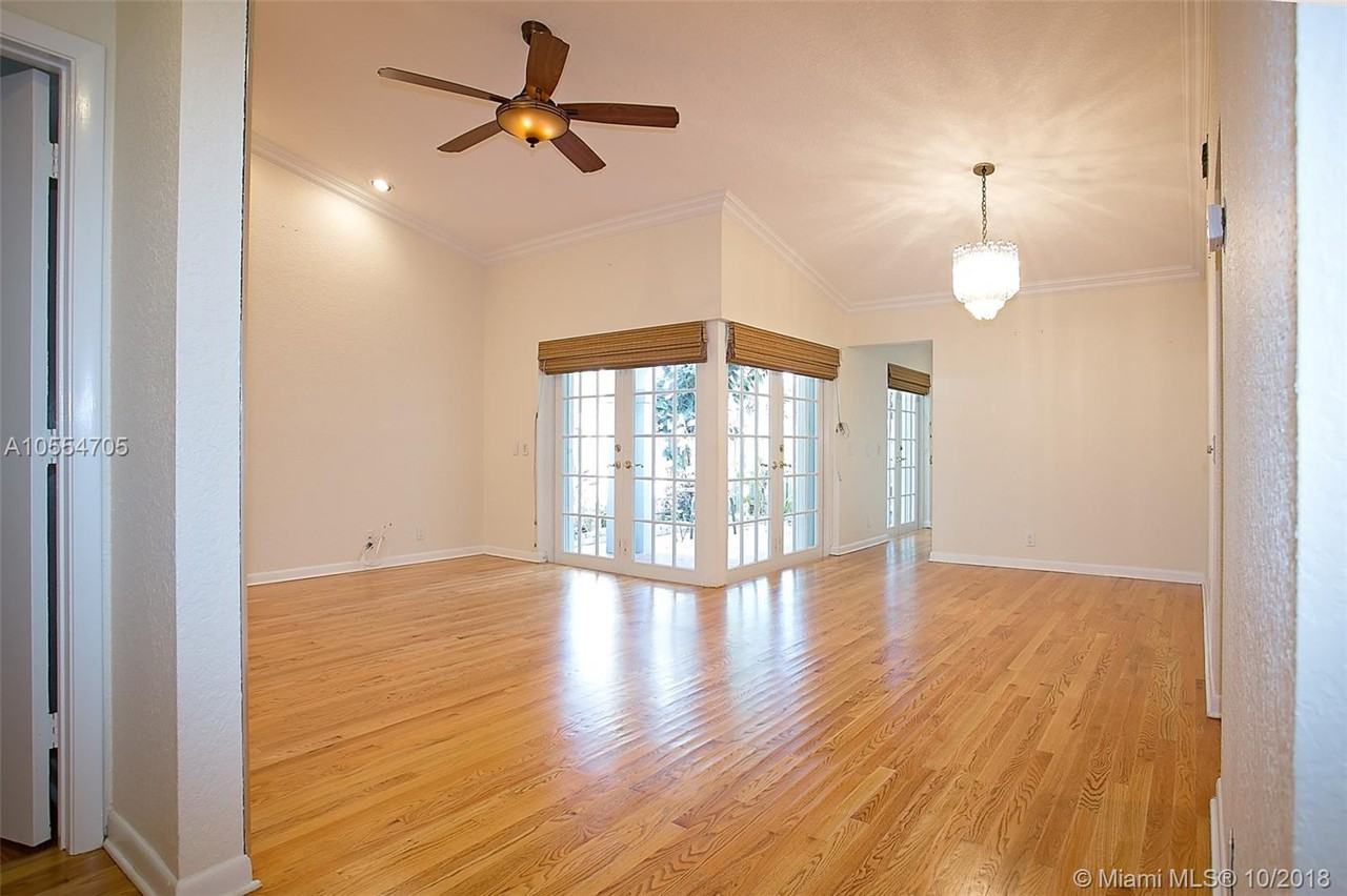1361 Cottonwood Circle - Photo 3 of 12