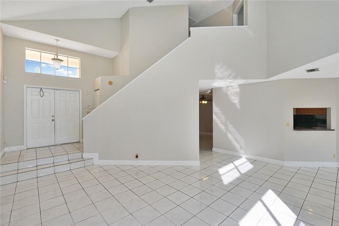 9980 River Run Circle South - Photo 2 of 16