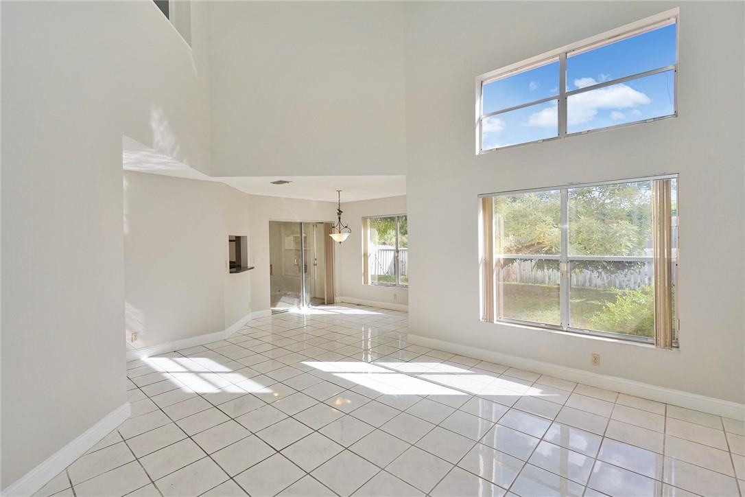 9980 River Run Circle South - Photo 3 of 16