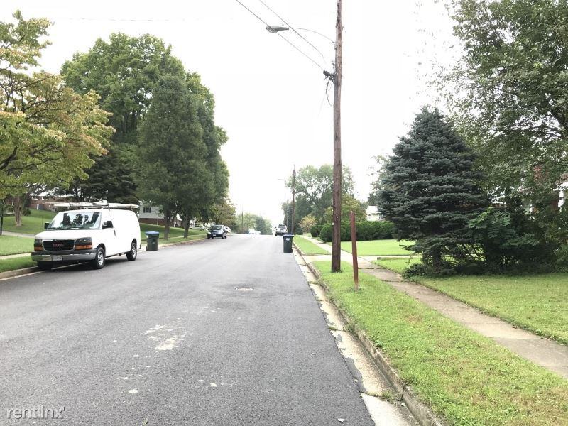 7615 Hogarth St - Photo 3 of 24